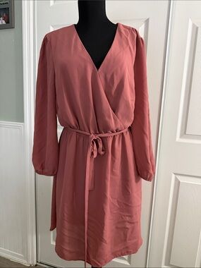 Great summer dress.  Keeps your shoulders covered from the sun but still cool.